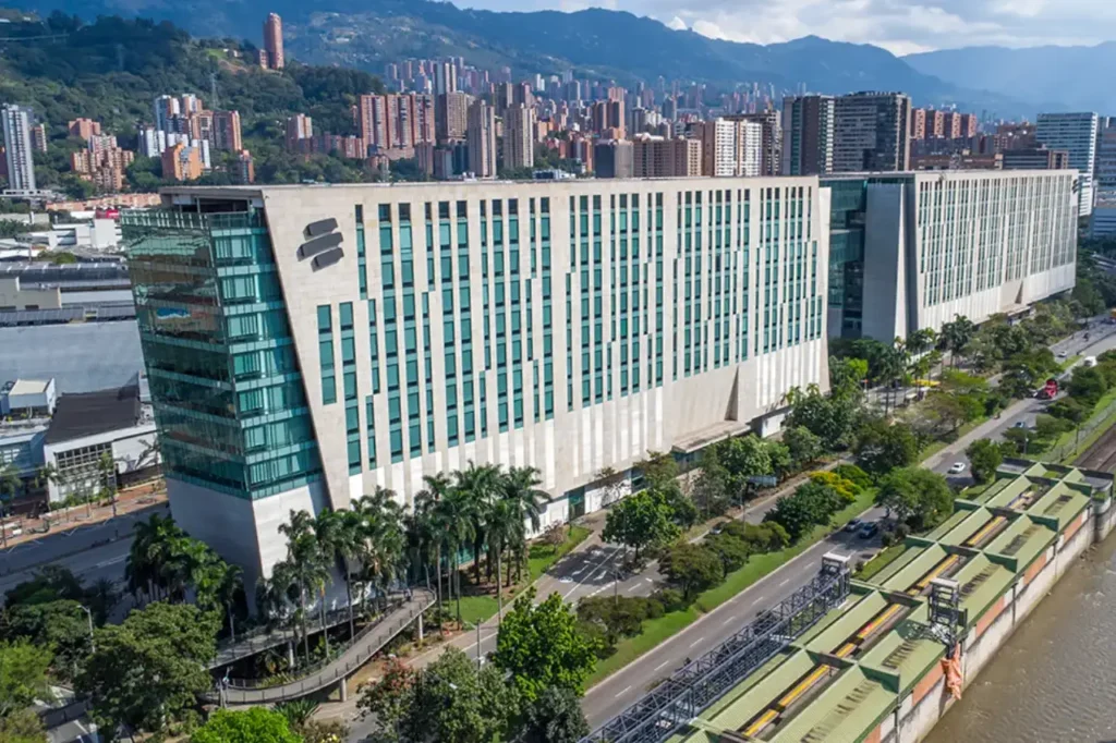Bancolombia acelera su automatización. Oficinas Principales, Edificio de Bancolombia en Medellín